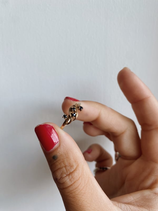 Image of Vintage 9ct sapphire stone ring 