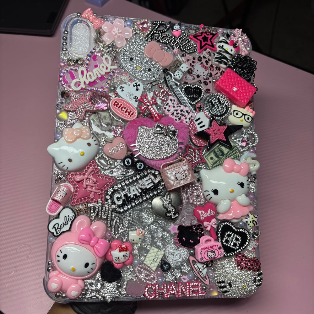 Image of Freestyle iPad/MacBook Junk Case Assorted Charms