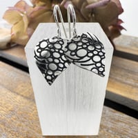 Image 2 of Heart vine Earrings - Corvina