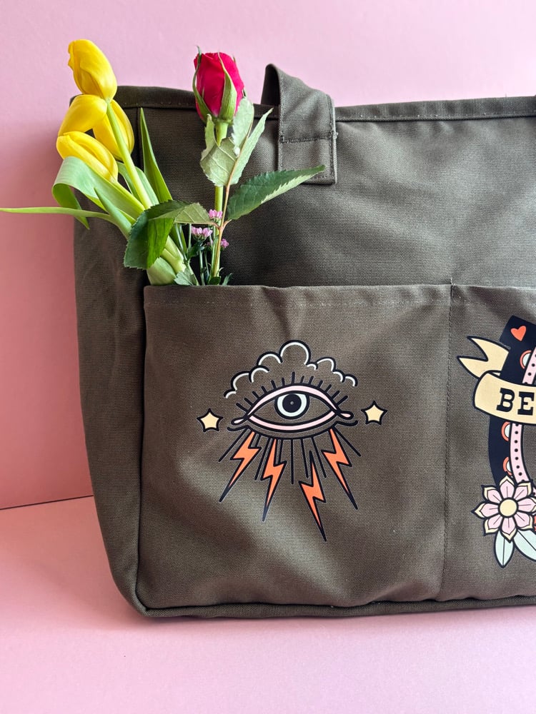 Image of large zipped tote bags 