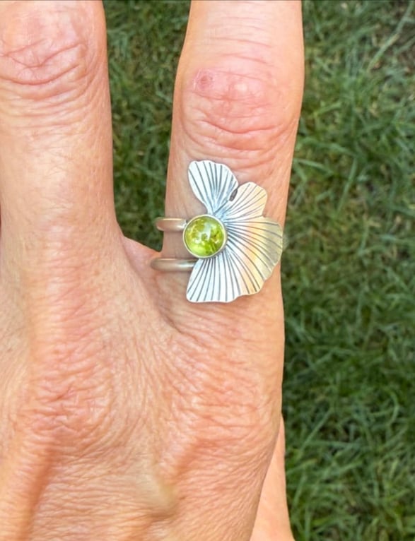 Image of Classic Ginkgo Leaf Ring with Peridot