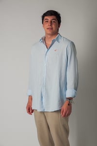 Image 5 of Camisa de lino celeste