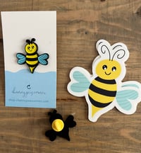 Get Stung - Yarnbee Enamel Pin 