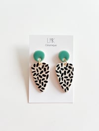 Paire de boucles d’oreilles céramique TOTEM TRIANGULA lagon foncé