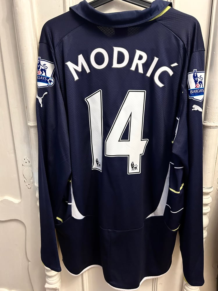Image of Tottenham Hotspur “MODRIĆ 14” 2010/11 Long Sleeve Third Shirt + patches (L)