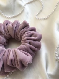 Image 4 of SCRUNCHIE STANDARD LILY/LILIA