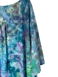 Image 11 of 1XL Cotton Woven Forager Top in Mermaid Watercolor Ice Dye