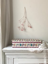Image 1 of Boîte à couture fleurie