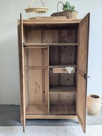 Image 2 of L'ARMOIRE BOIS BRUT 