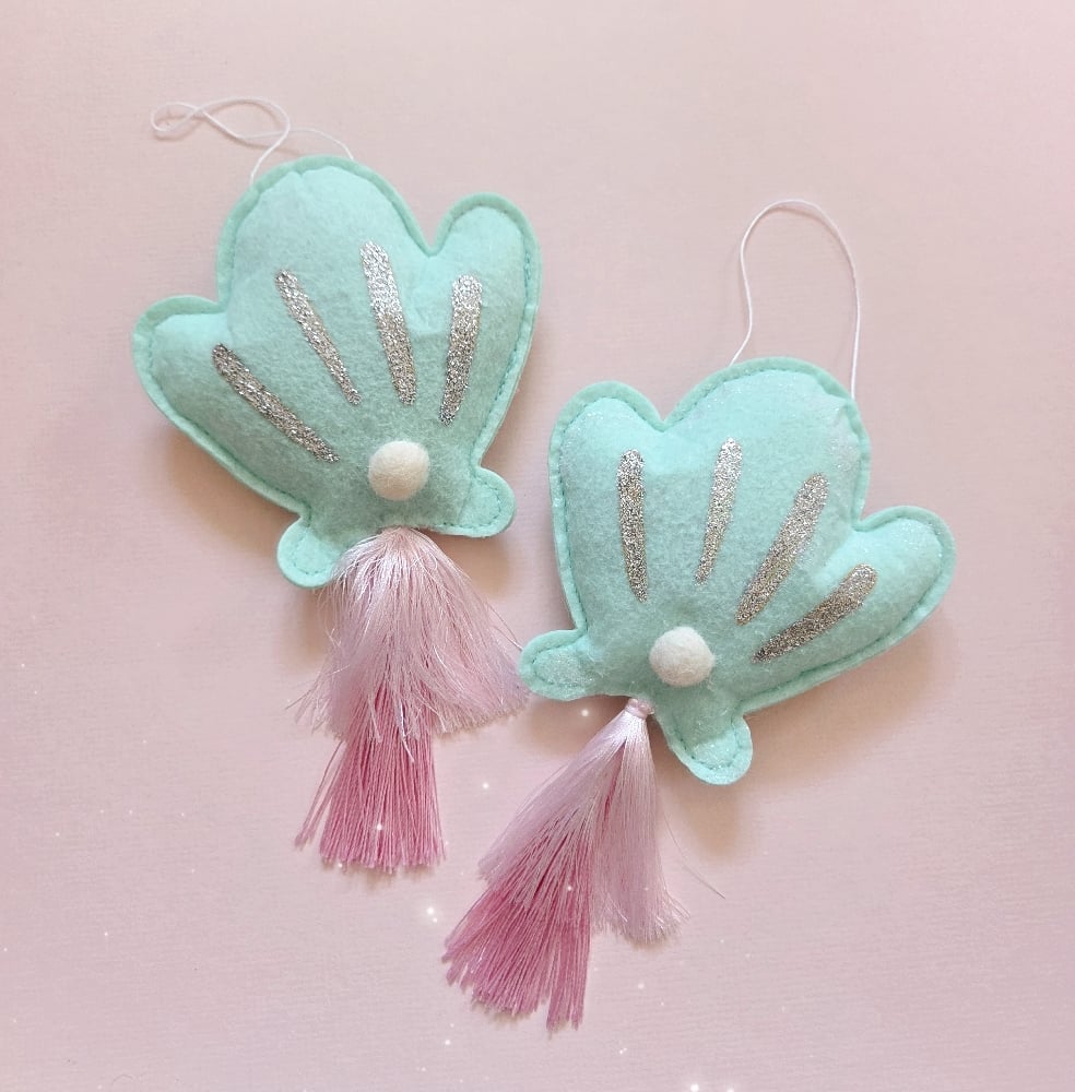 Image of Sea Shell Tassel Hanging Decoration.