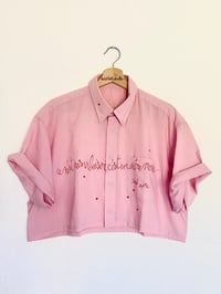 Image 3 of Chemise crop « un autre monde »