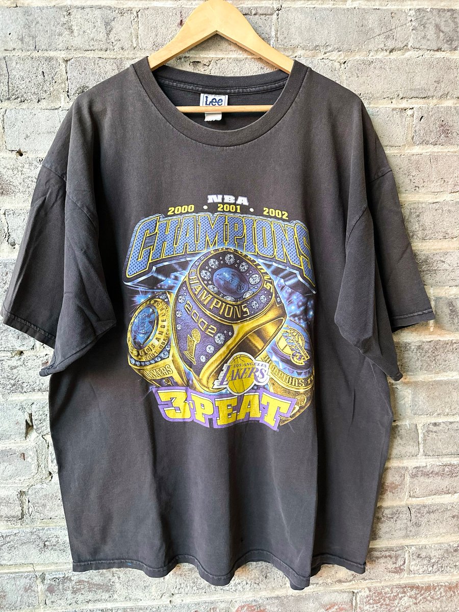 Image of 2002 VINTAGE “LOS ANGELES LAKERS 3 PEAT NBA CHAMPIONS“ SPORTS TEE, SIZE: XXL