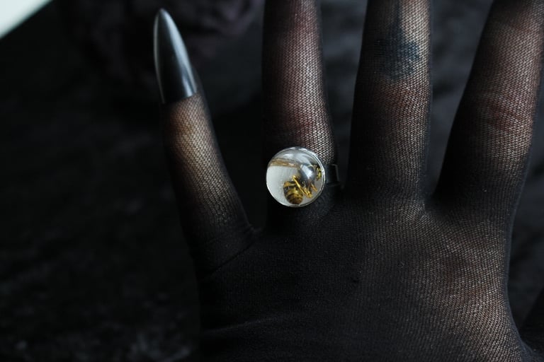 Dead Good naturally deceased wasp ring Image 9