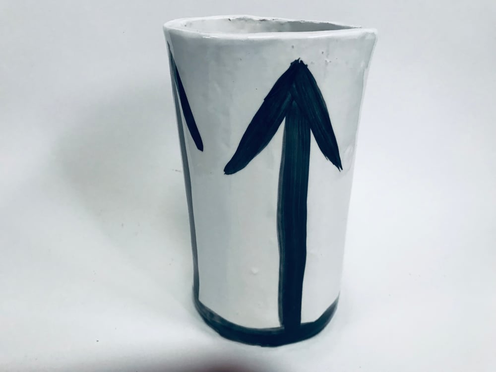 Image of LARGE ARROW VASE 1