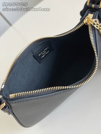 Image 5 of Pochette Bloom