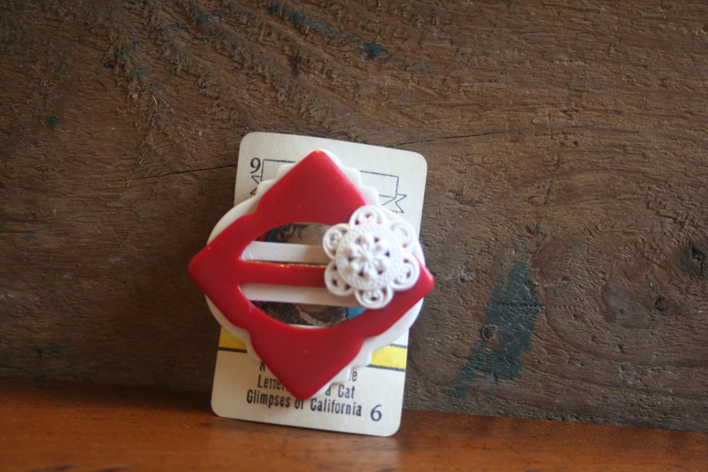 Image of Vintage buckle and button brooch - red and white