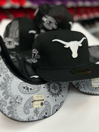 Image 2 of New Era 59Fifty Trucker Black/White/Grey Paisley UV 