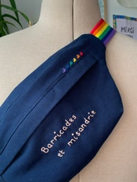 Image 3 of Banane rainbow - Barricades et misandrie