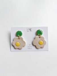 LMK x MINI LABO Paire de boucles d’oreilles céramique MARGUERITE jaune