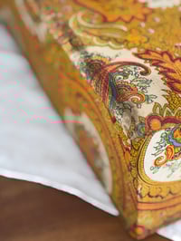 Image 8 of Boîte ancienne en tissu cachemire