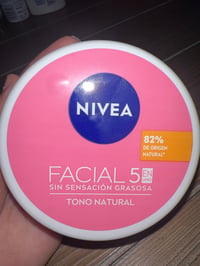 Image 5 of Nivea 5en1 Cuidado Tono Natural SPF 15 200ml