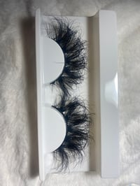 Image 2 of Pretty Hyna