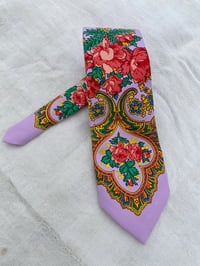 Image 2 of GRAVATA COR LILA.