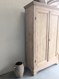 Image 5 of L'ARMOIRE EN BOIS BRUT 