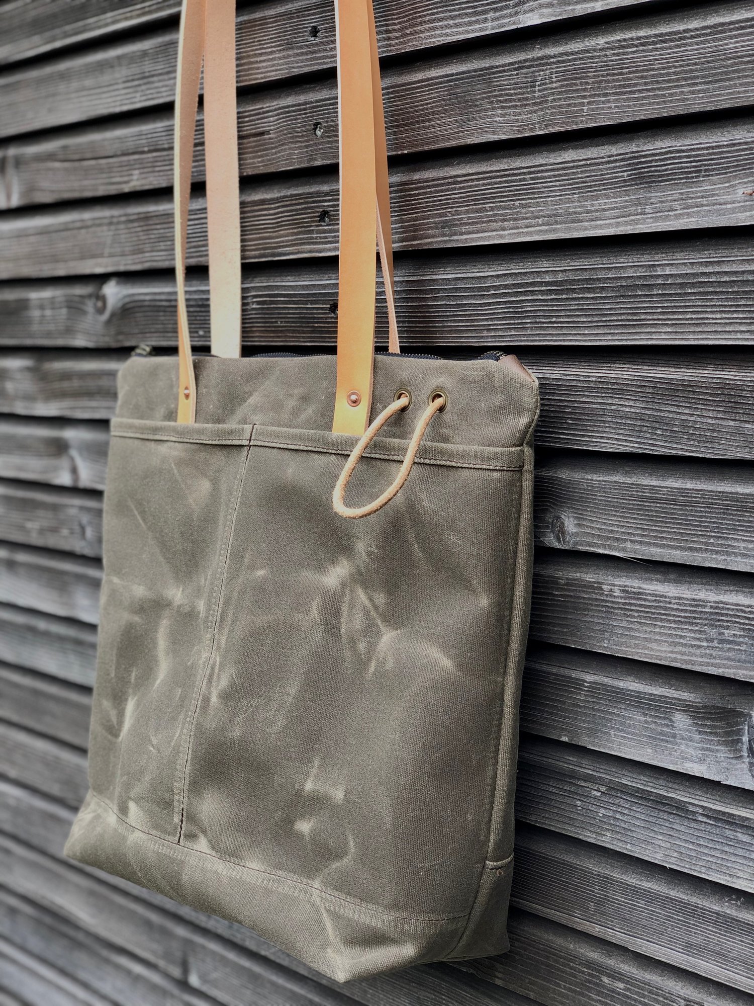 Image of Tote bag made in waxed canvas with vegtable tanned leather shoulder straps