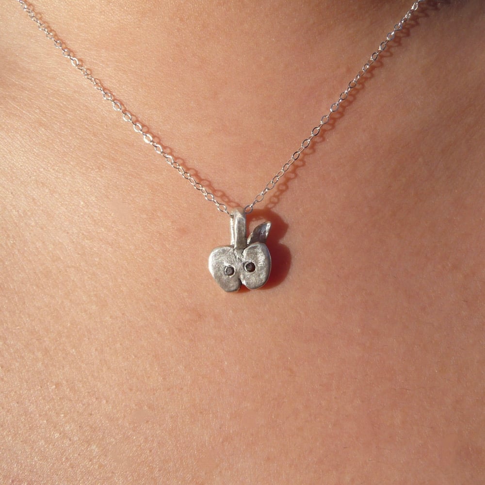 “Play Apple” Studio Sample (Black)