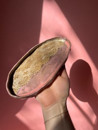 Image 4 of Oval tray with vintage lace 