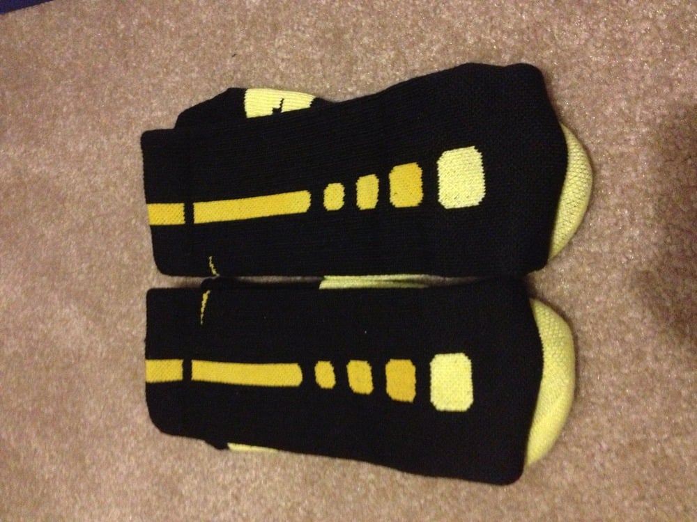 rand Appal Dagelijks TheSockCrew — Black And Yellow Nike Elite Socks
