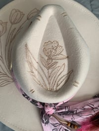 Image 3 of "Eres Valiosa y Honrada: Hand-Burned Felt Fedora Hat