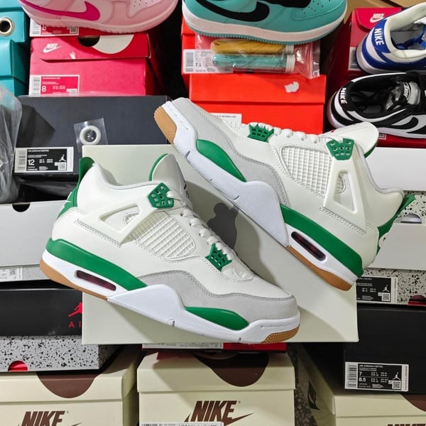 Image of Air Jordan 4 SB Pine Green