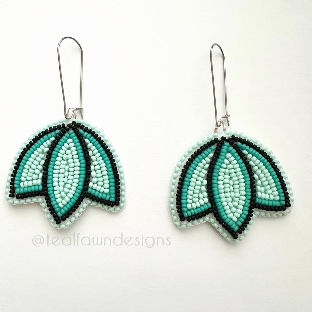 Image of Beaded Turquoise Tulip floral earrings 