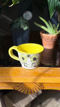 Image 7 of Sunflower mug 07