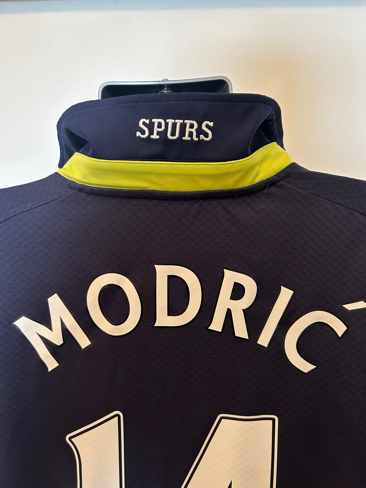 Image of Tottenham Hotspur “MODRIĆ 14” 2010/11 Third Shirt + PL patches (L)