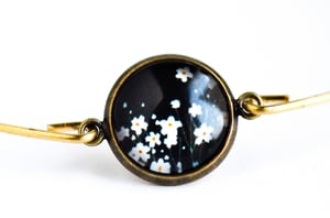 Image of Bracelet fin illustration Fleurette sous cabochon en verre
