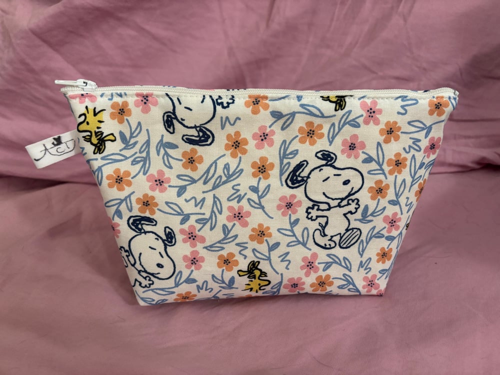 Image of Flower Beagle and Bird Zipper Pouch