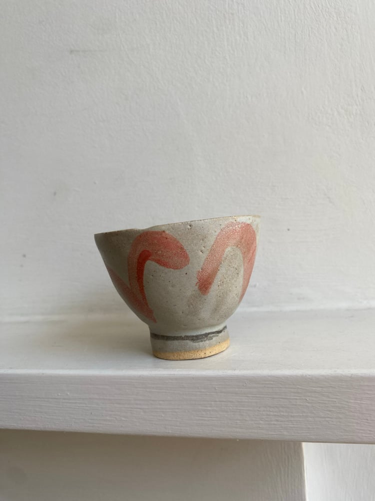 Deep footed bowl (black circle) Image 3