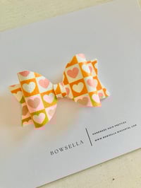 checkered hearts bow 
