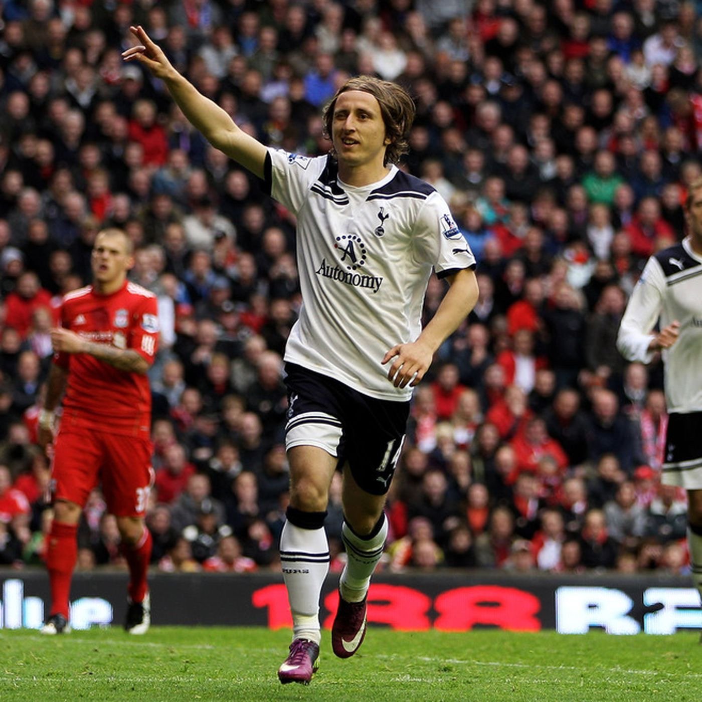 Image of Tottenham Hotspur “MODRIĆ 14” 2010/11 Home Shirt + PL patches (L)