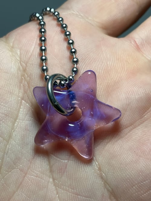 Image of opaline purple star