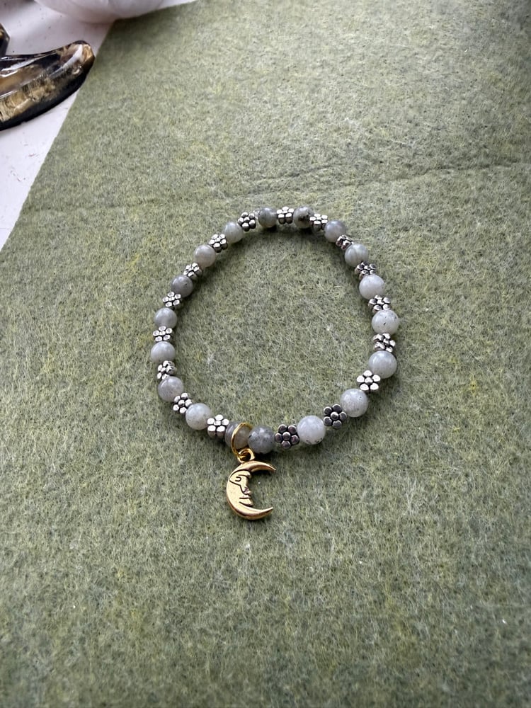 Image of Flower moon labradorite bracelet 🩵🌙