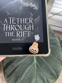 Image 1 of Monster Kindle Plug