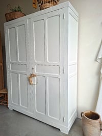 Image 2 of LA GRANDE ARMOIRE PARISIENNE