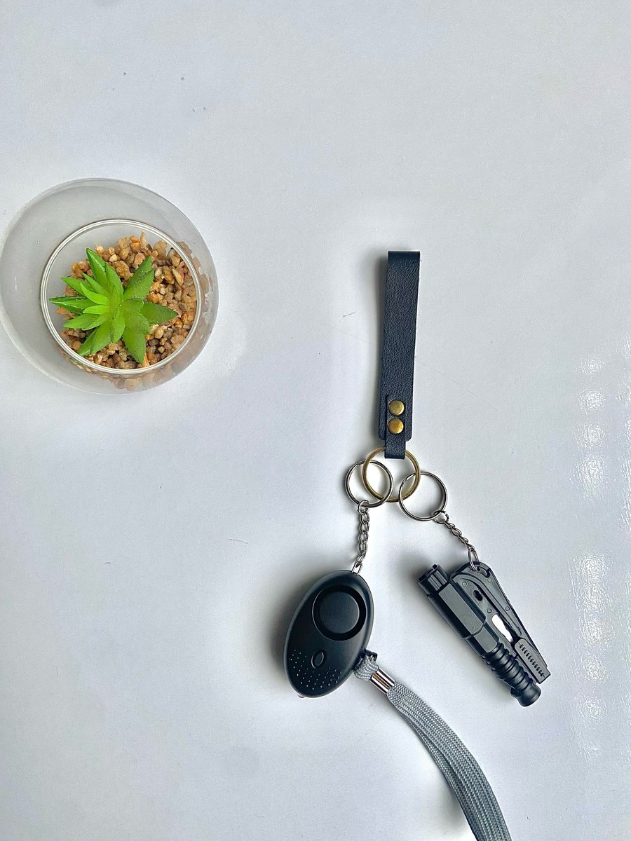 Image of Black simple keychain 