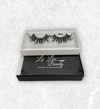 Image 2 of Diva Lash