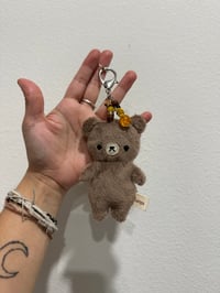 Brown Bear keychain (bee)