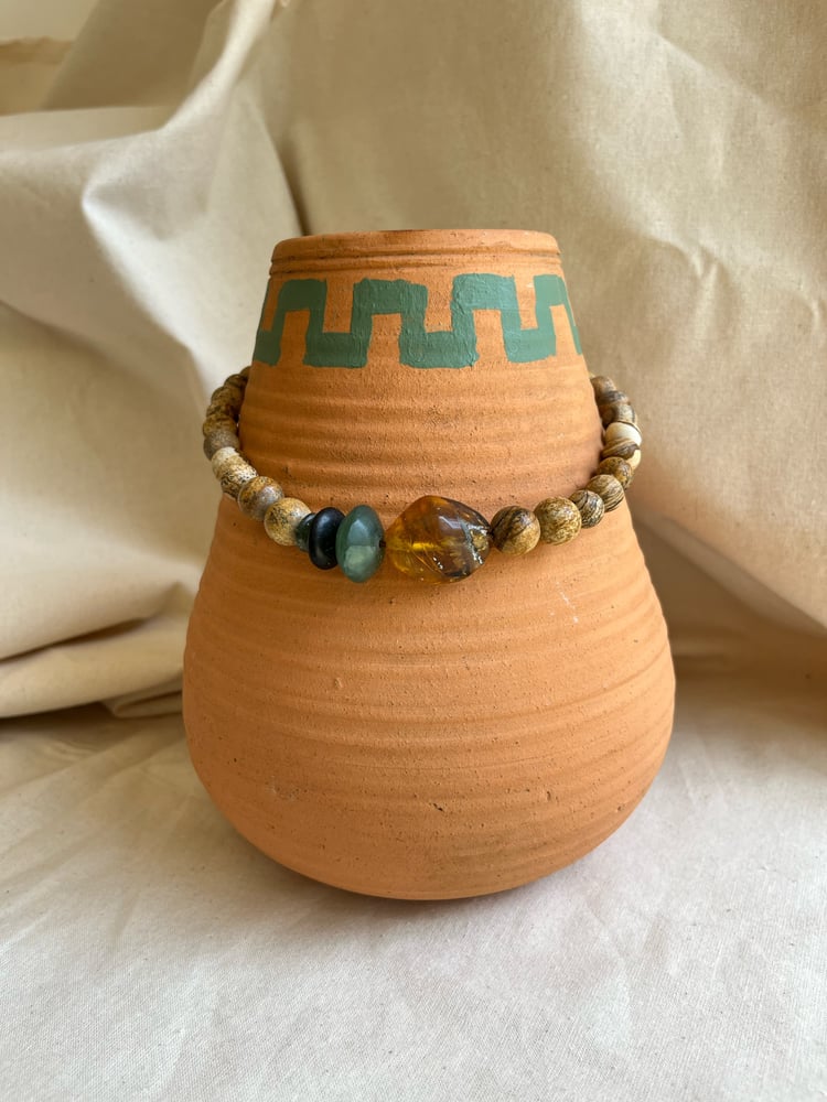 Image of Gargantilla (Picture Jasper, Jade and Amber)